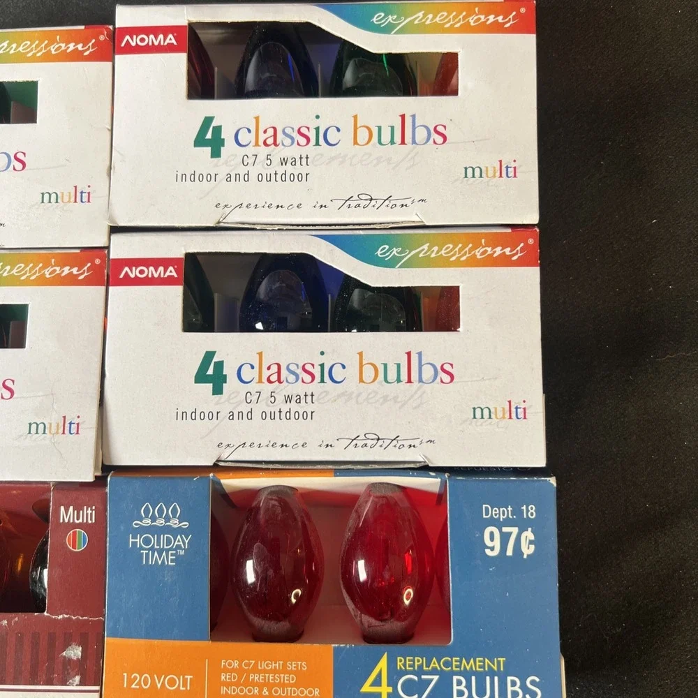 28 NOS Holiday‎ C-7 Replacement Bulbs In Multi-Colors 7 Packs Of 4